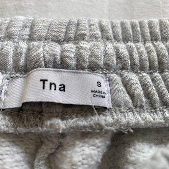 Grey TNA sweatpants - Picture 2 of 3